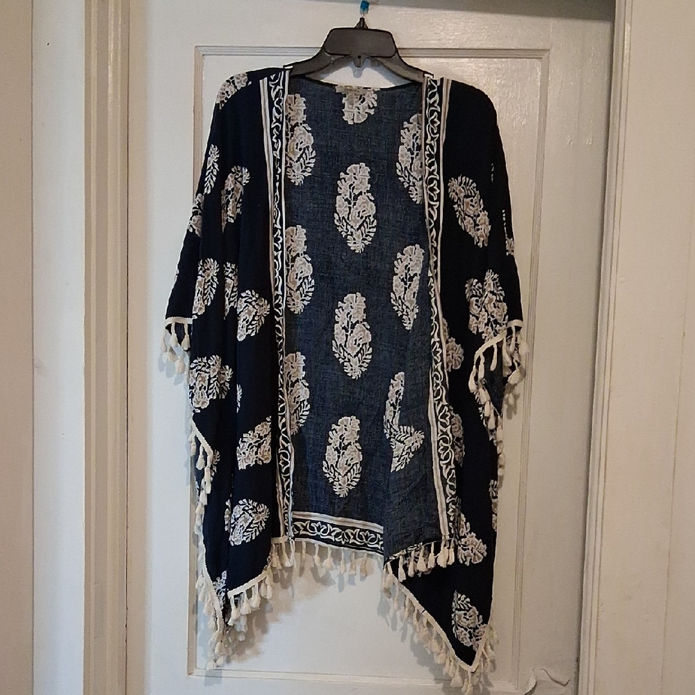 JODIFL Navy and White Floral Print Top